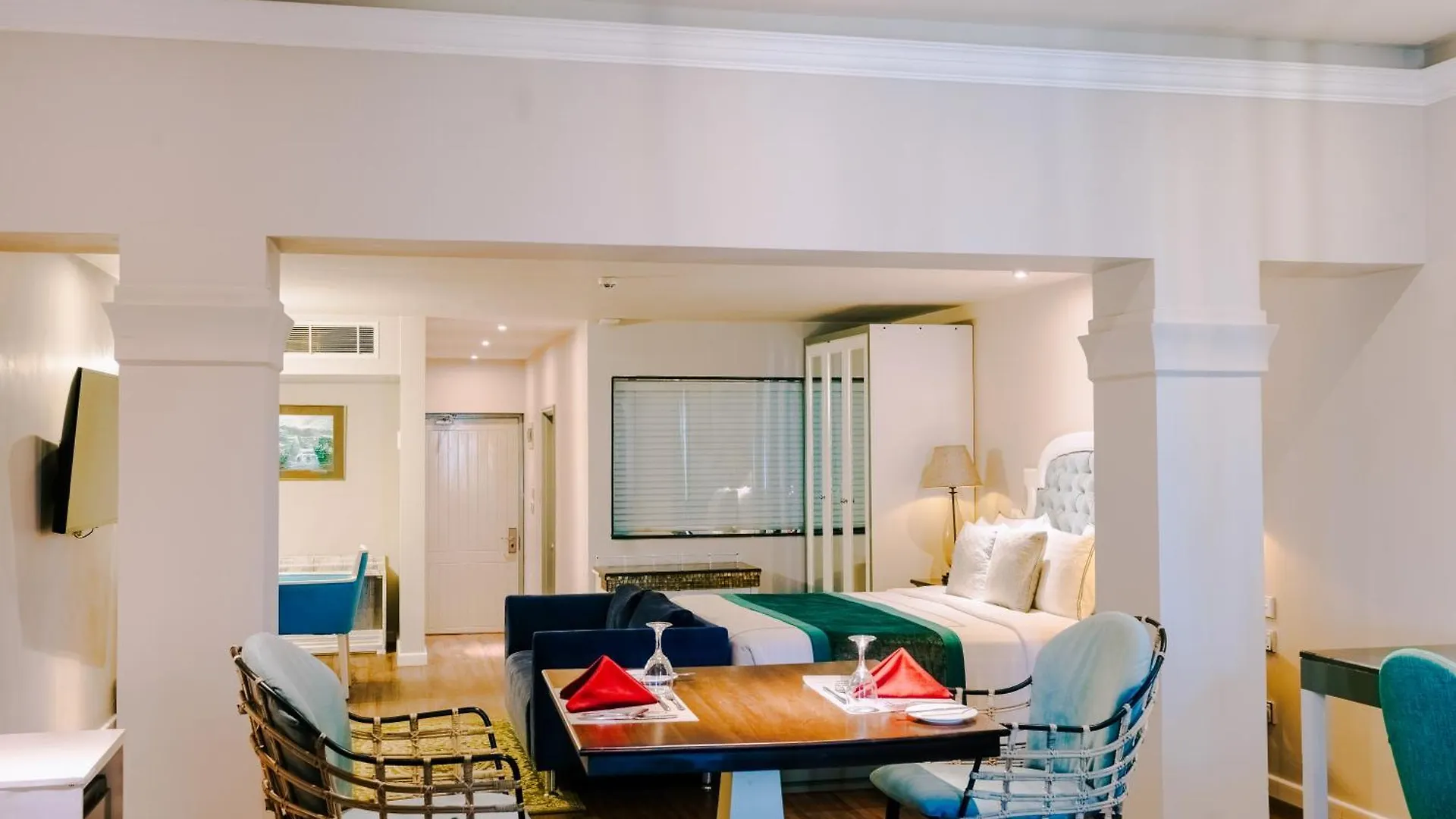 Earl'S Regent Negombo Hotel