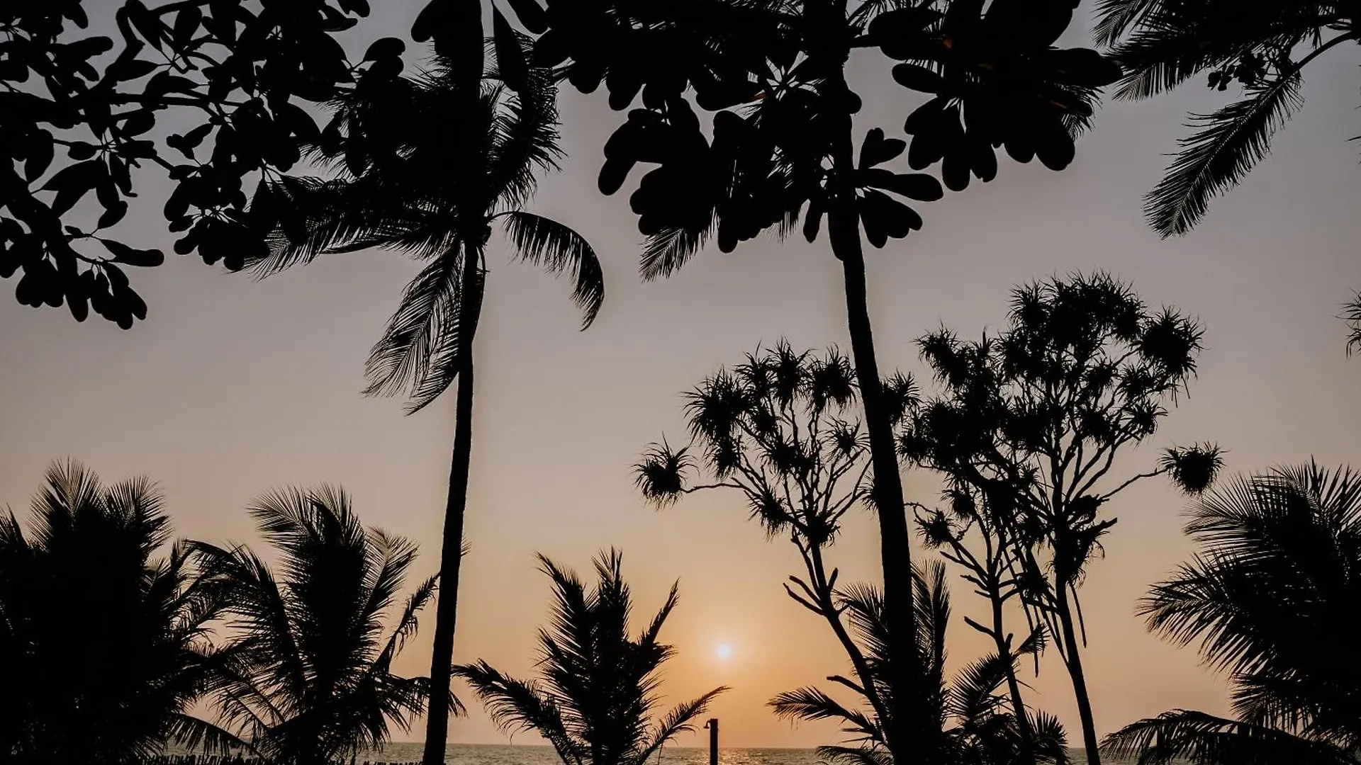 Earl'S Regent Negombo Hotel