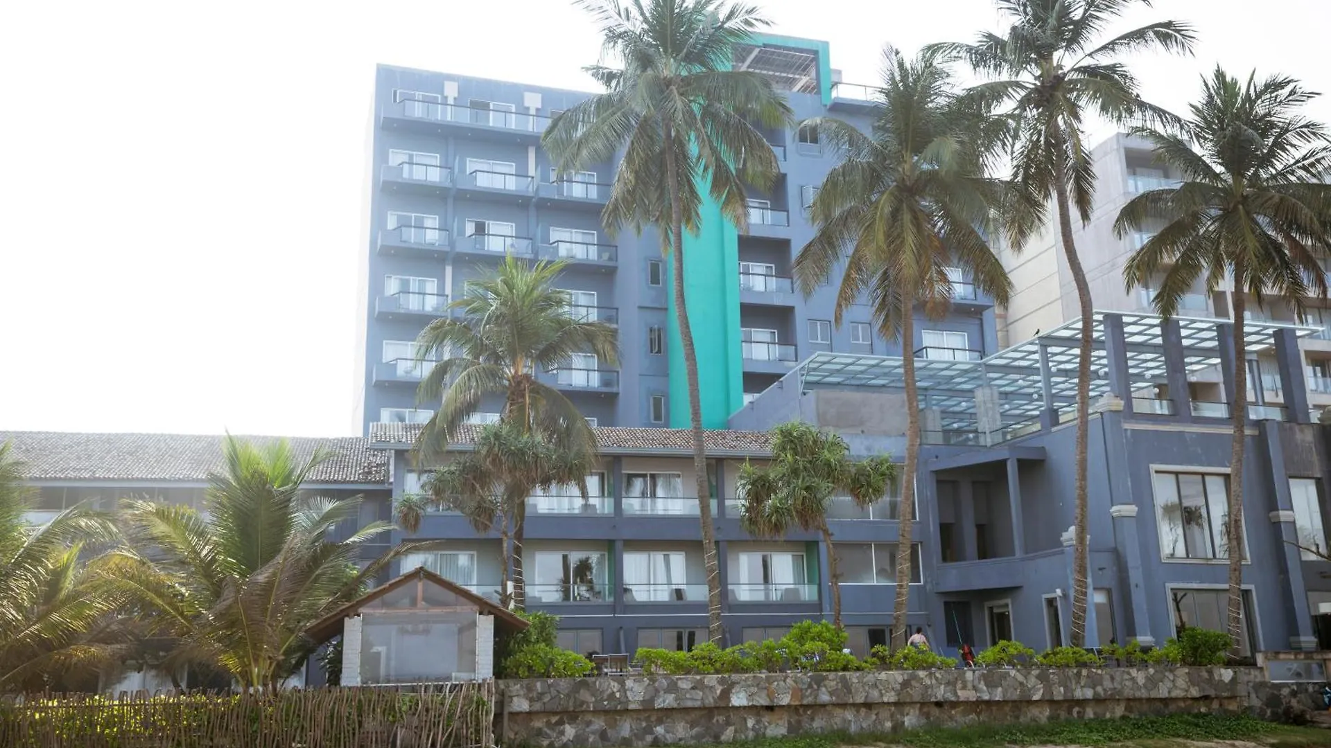 Earl'S Regent Negombo Hotel