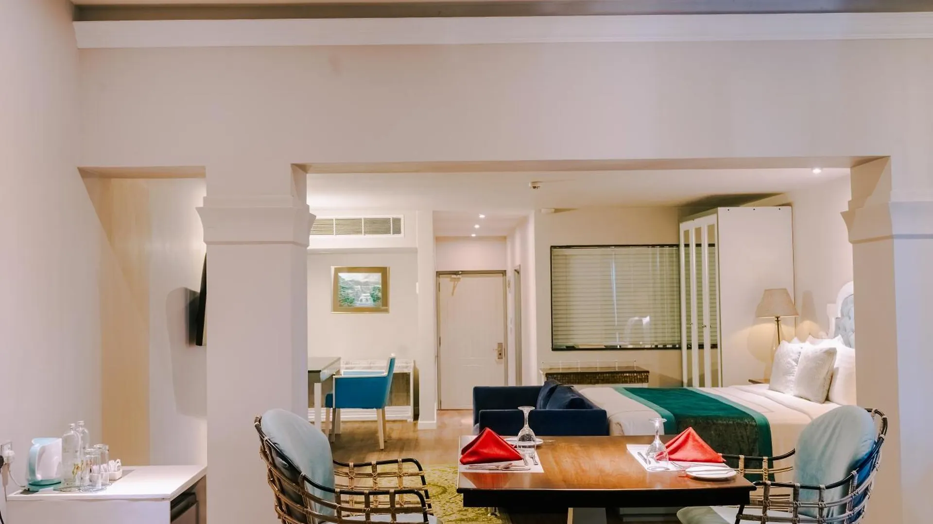 Earl'S Regent Negombo Hotel