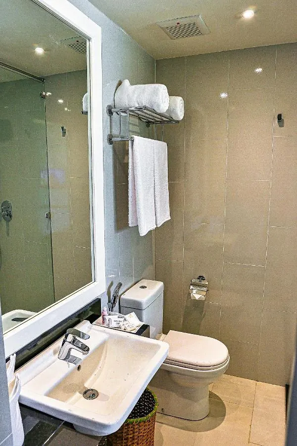 Earl'S Regent Negombo Hotel