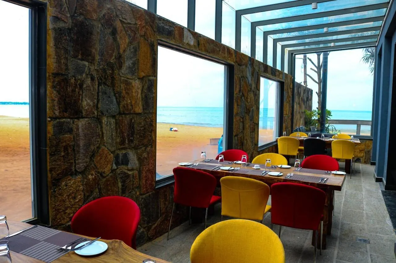 Earl'S Regent Negombo Hotel