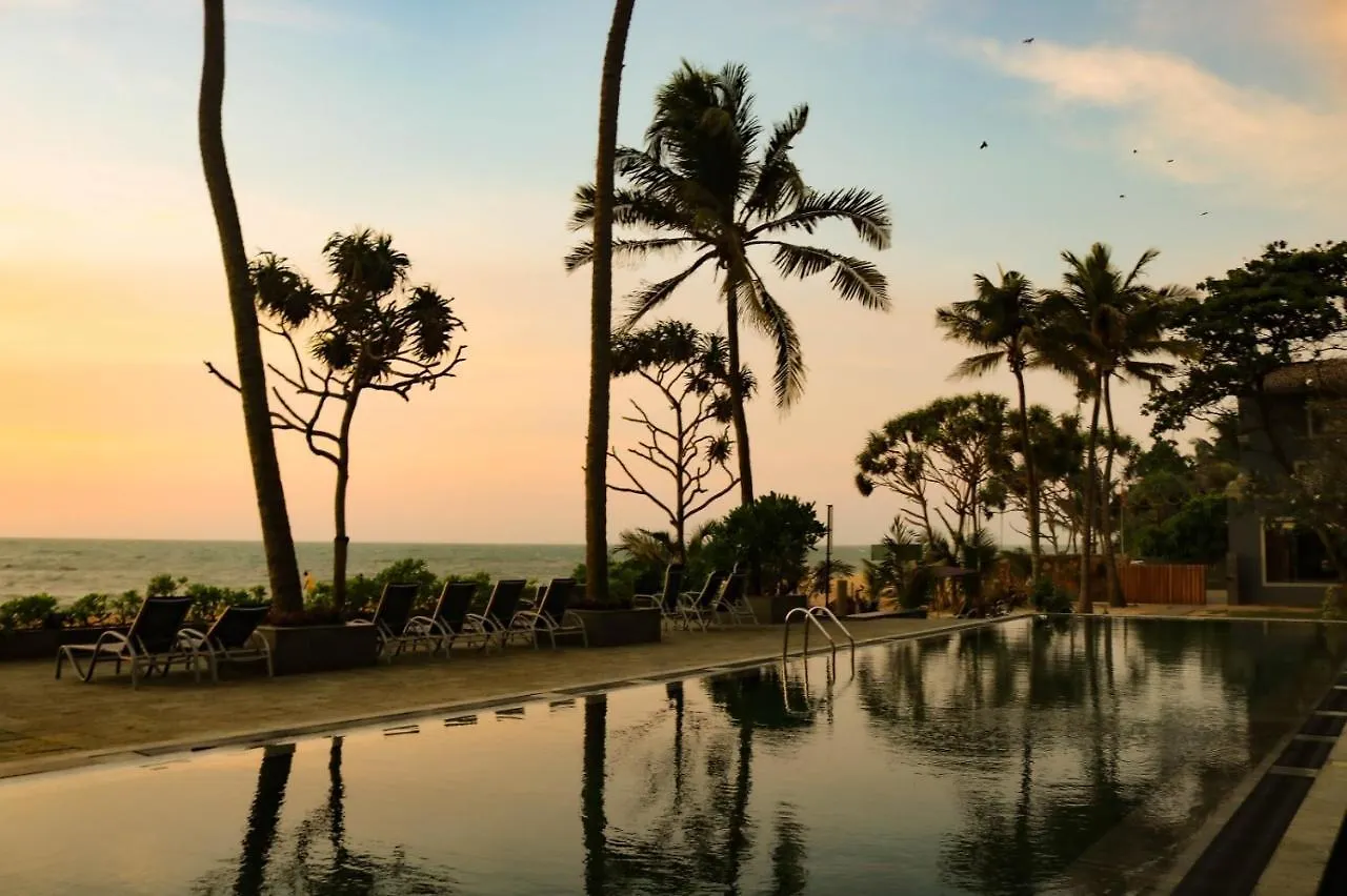 Earl'S Regent Negombo Hotel