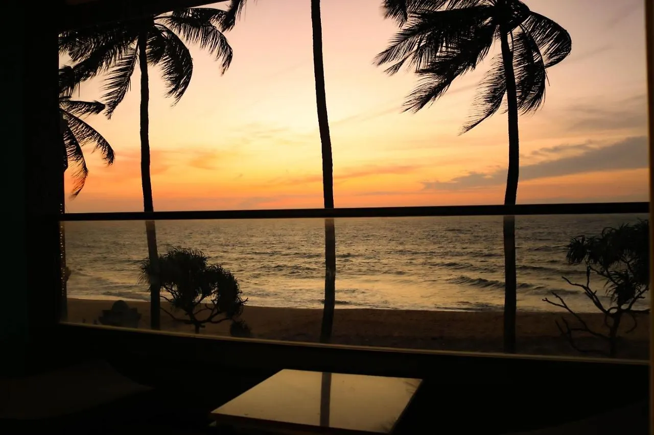 Earl'S Regent Negombo Hotel