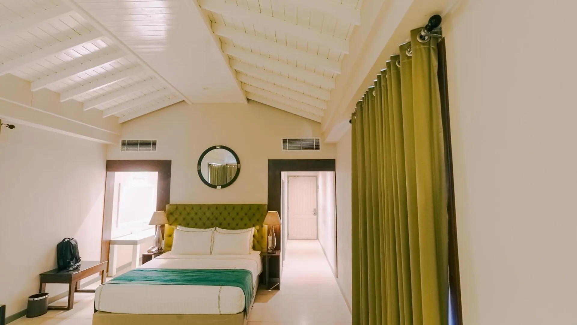 Earl'S Regent Negombo Hotel