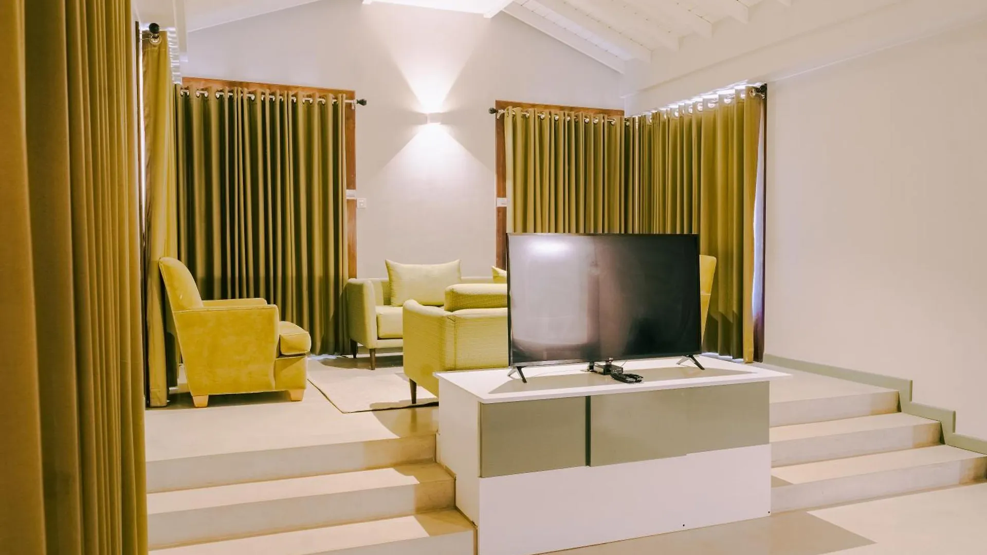 Earl'S Regent Negombo Hotel