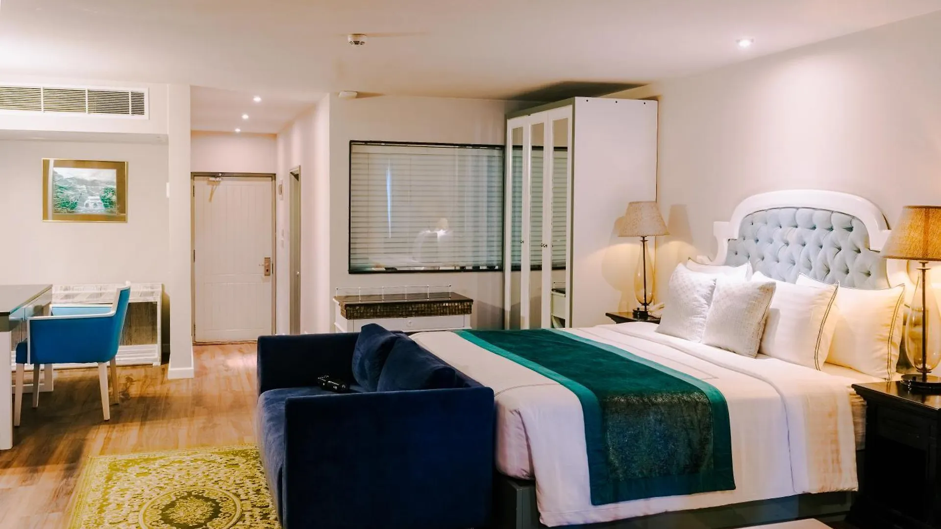 Earl'S Regent Negombo Hotel