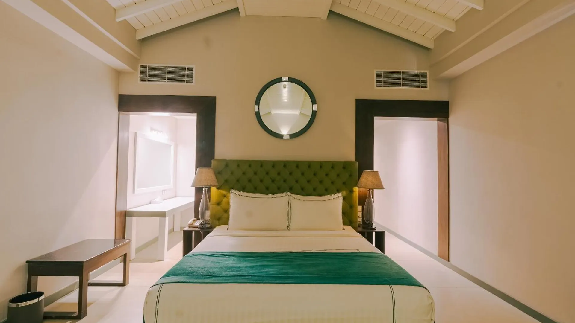 Earl'S Regent Negombo Hotel