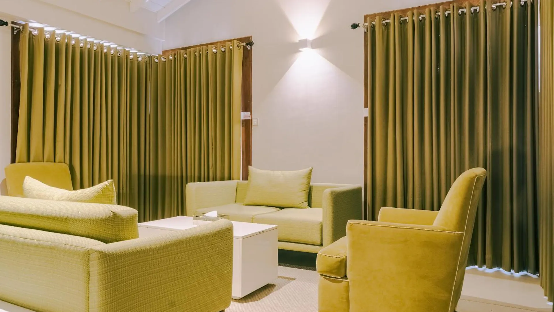 Earl'S Regent Negombo Hotel