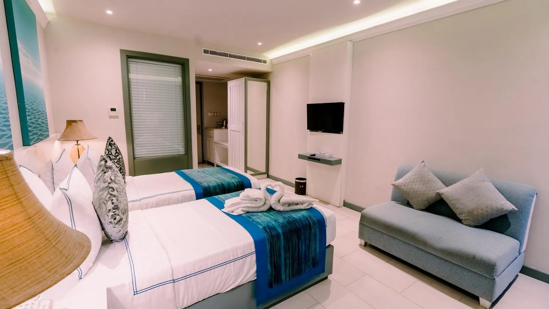 Earl'S Regent Negombo Hotel