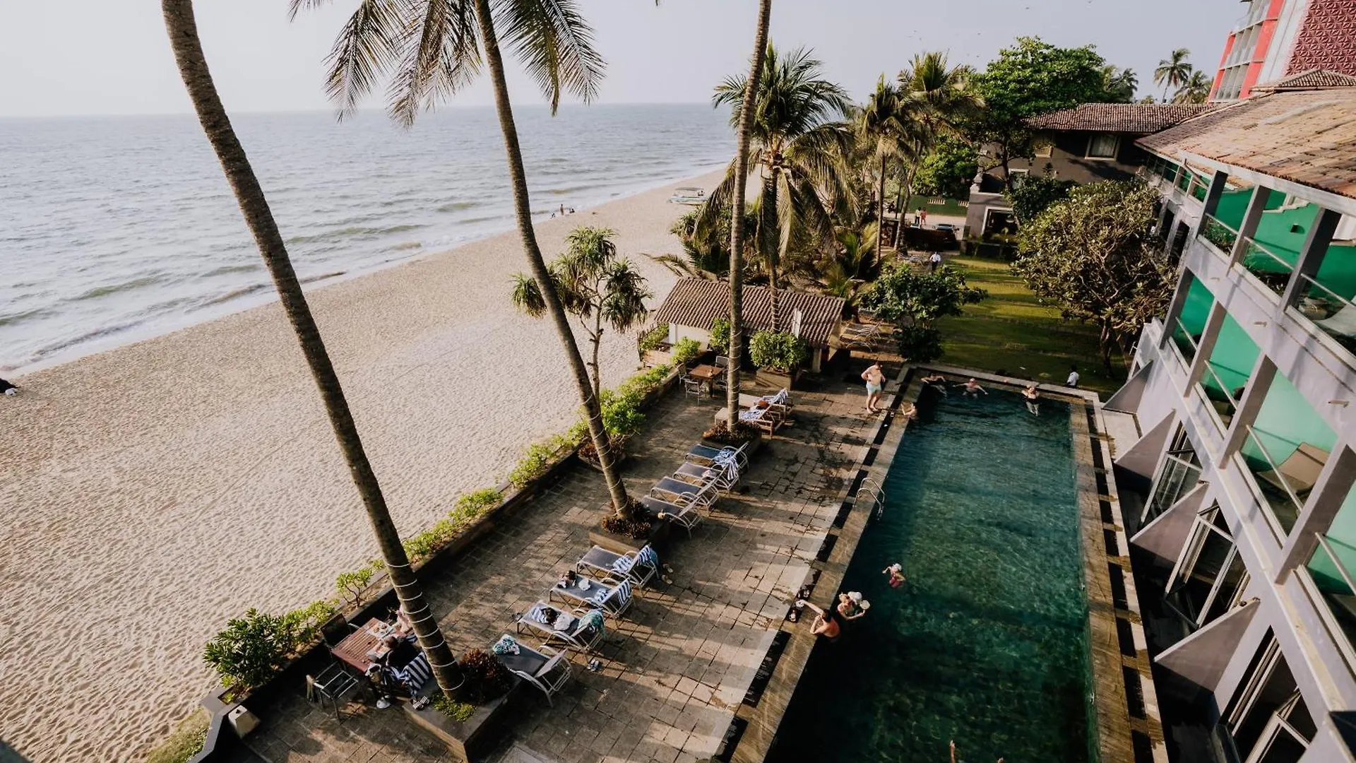 Earl'S Regent Negombo Hotel