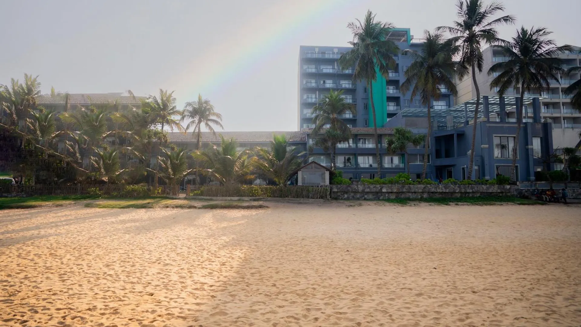 Earl'S Regent Negombo Hotel