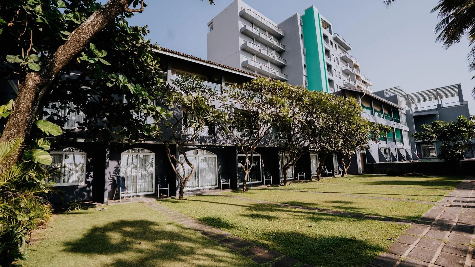 Earl\'S Regent Negombo location
